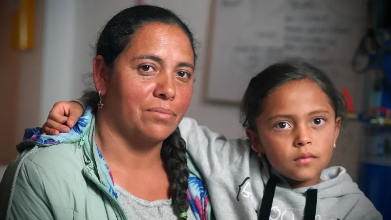 Artisan and her daughter in our Andean workshop